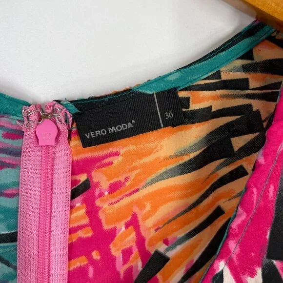 Vero Moda summer floral romper 36 - Picture 2 of 12